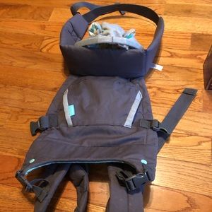 Baby carrier never used new